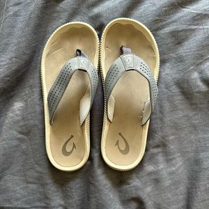 Olukai flip flops size 12. Wore them once light navy blue